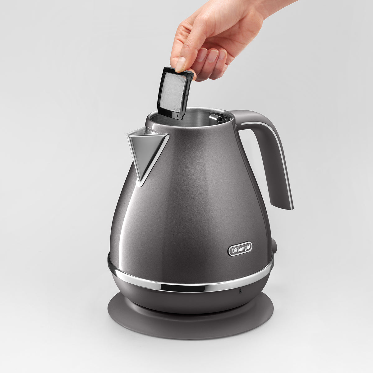 Icona Metallics Electric Kettle, Grey De'Longhi