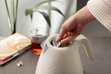 Delonghi - Ballerina Seta Cordless Kettle Silk Beige - KBDS3001.CR - De'Longhi South Africa