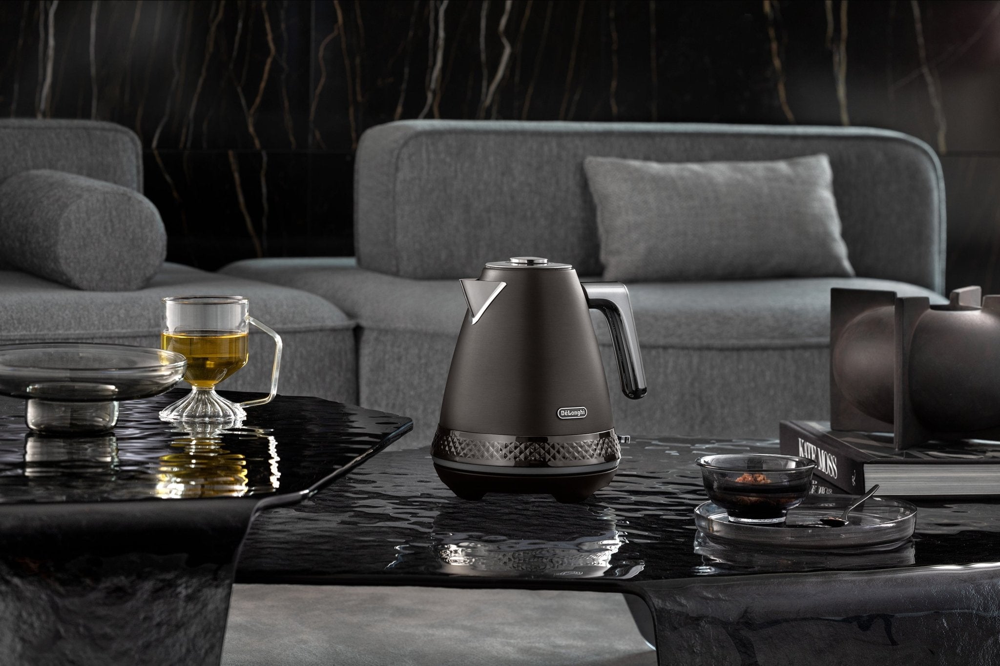 Diadema Electric Kettle, Metal - KBV3001.M | De'Longhi – De'Longhi