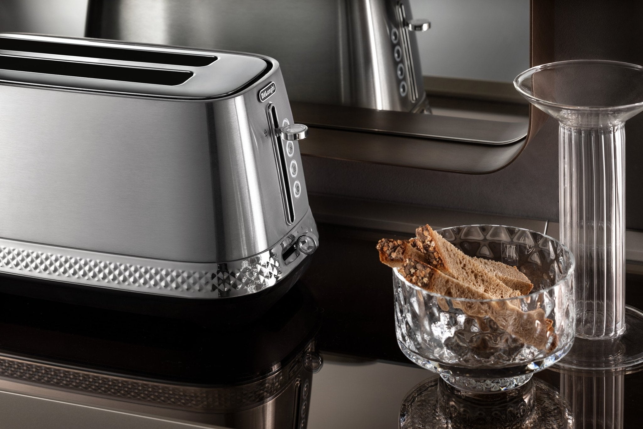 Diadema Long Slot Electric Toaster, Metal - CTV3003.M | De'Longhi